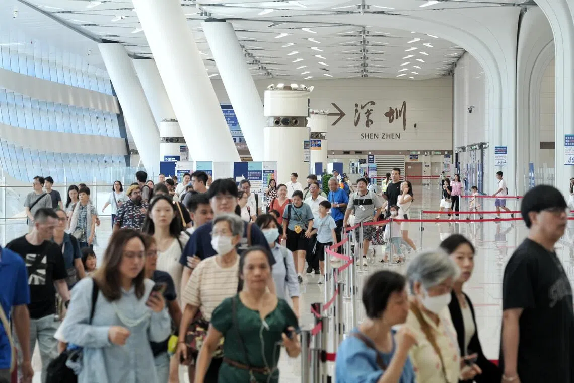 港深新皇岗口岸重阳节出入境人次达15.2万 为开通以来最多