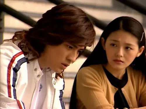 周渝民（左）和大S合作《战神》时日久生情。（互联网）