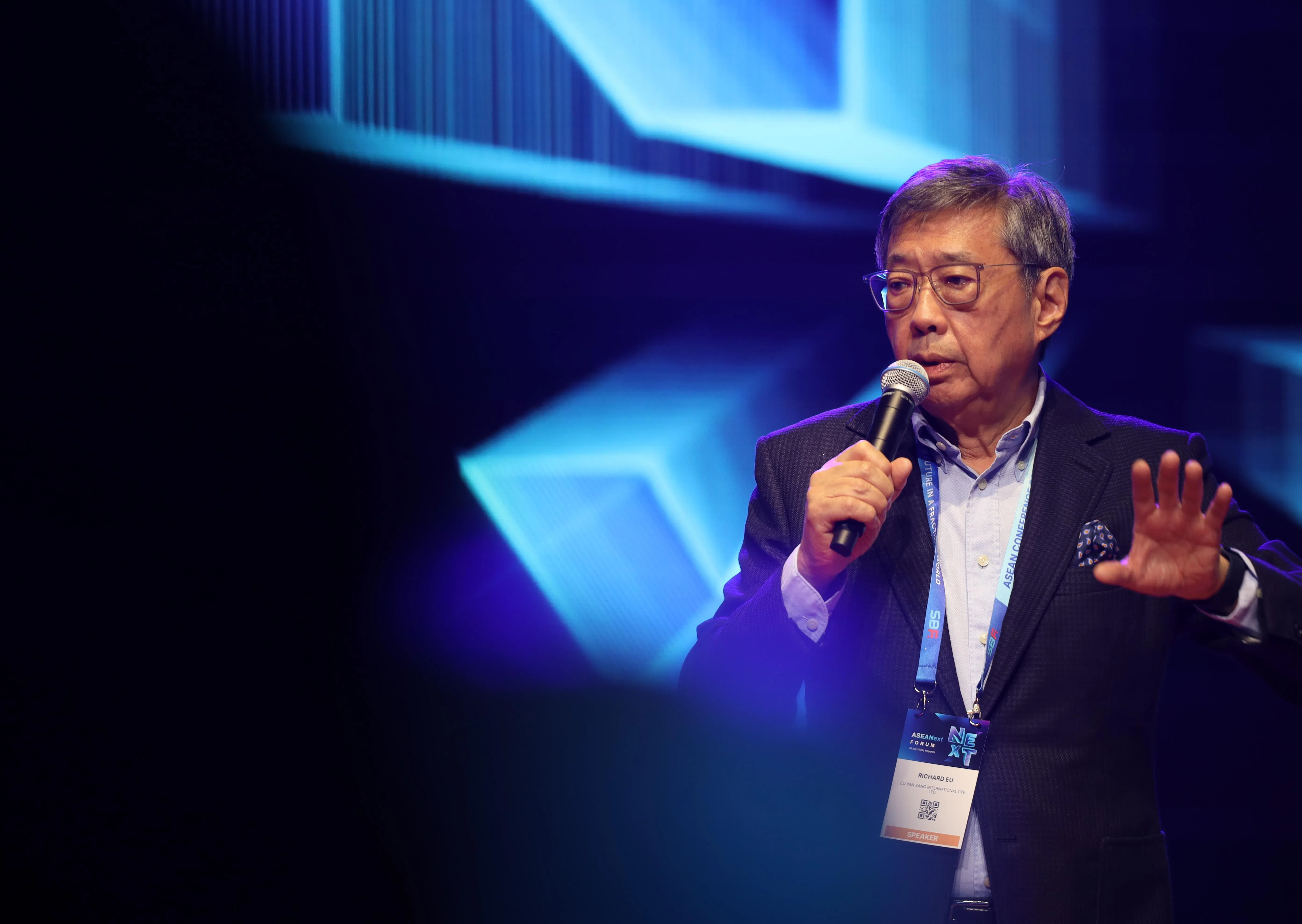 余仁生国际集团非执行主席余义明和三个弟妹，以4000万元售出位于主教门的优质洋房。（商业时报）