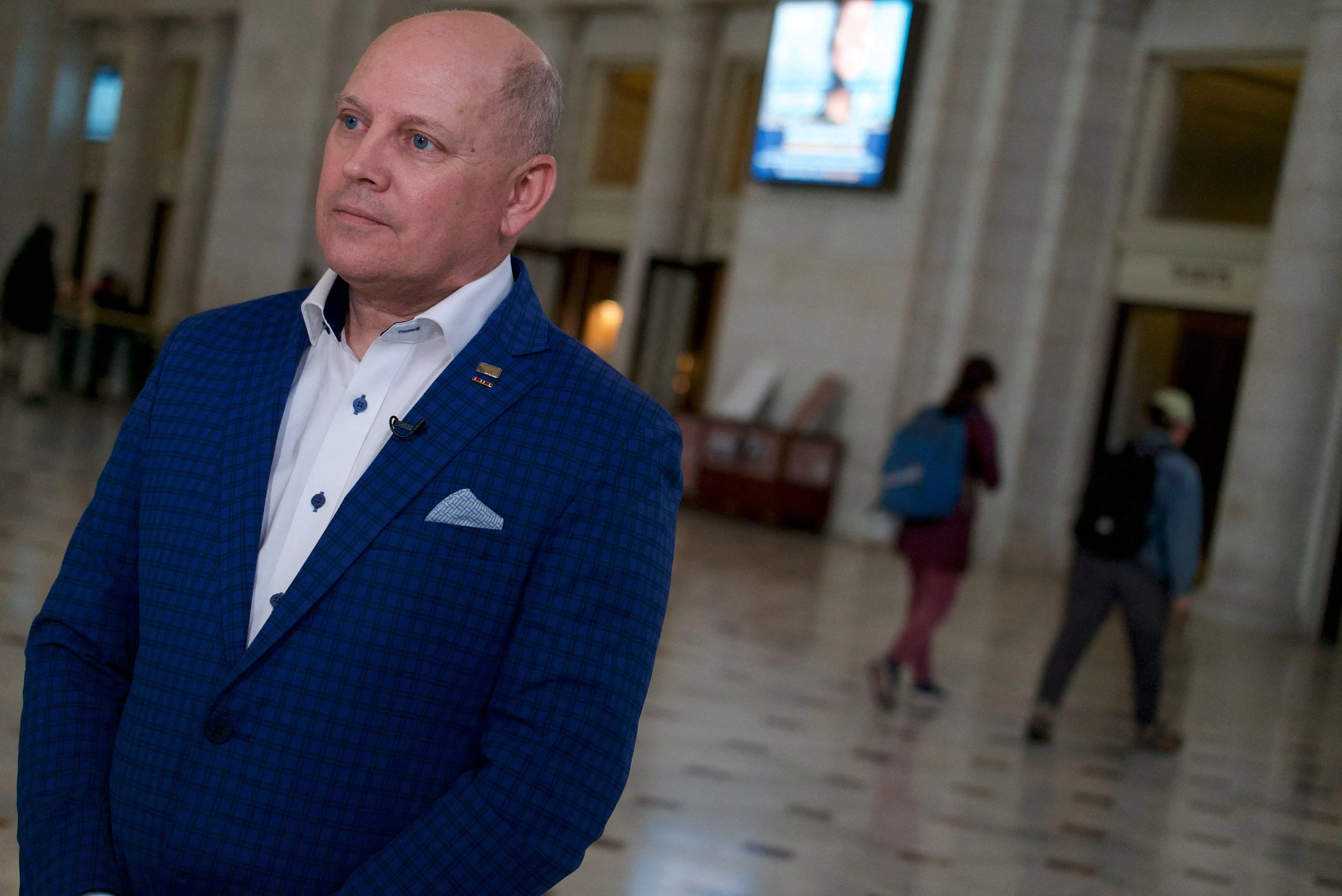 美国铁路乘客协会会长吉姆·马修斯于11月15日在华盛顿特区联合车站，接受记者采访。（法新社）