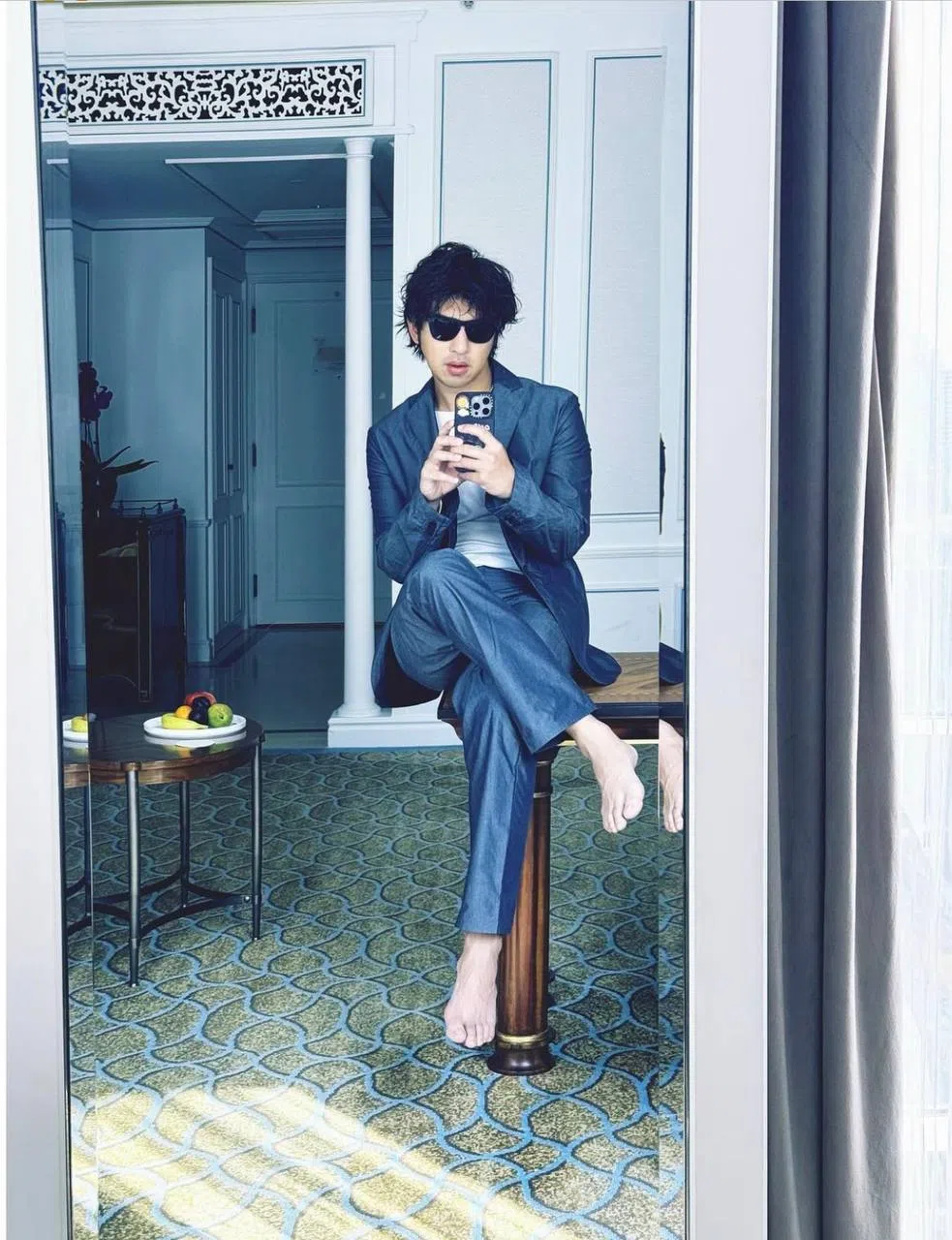 陈柏霖在“”红星“”红毯接受采访时大秀“Singlish”。（取自艺人IG）