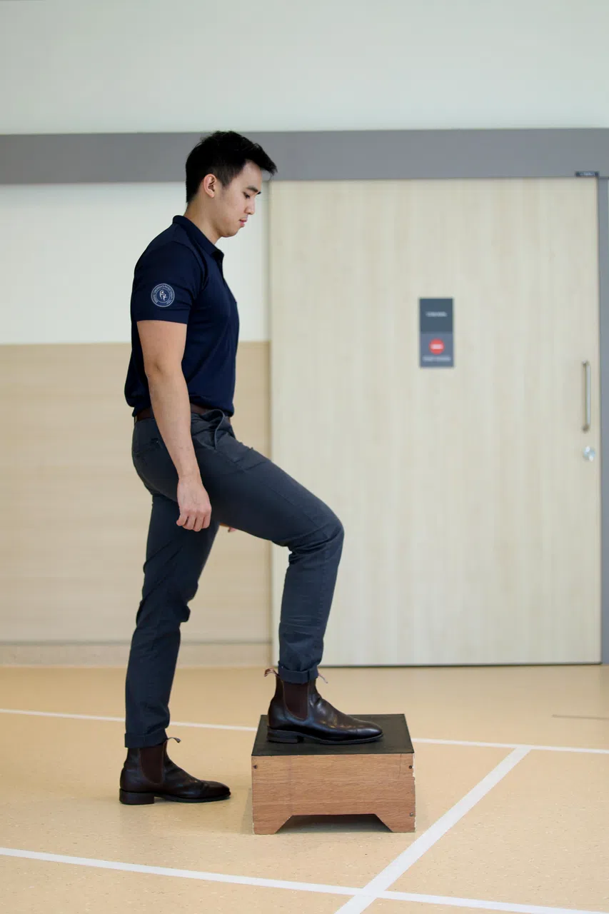 爬楼梯是融入日常生活的运动。（龙国雄摄）