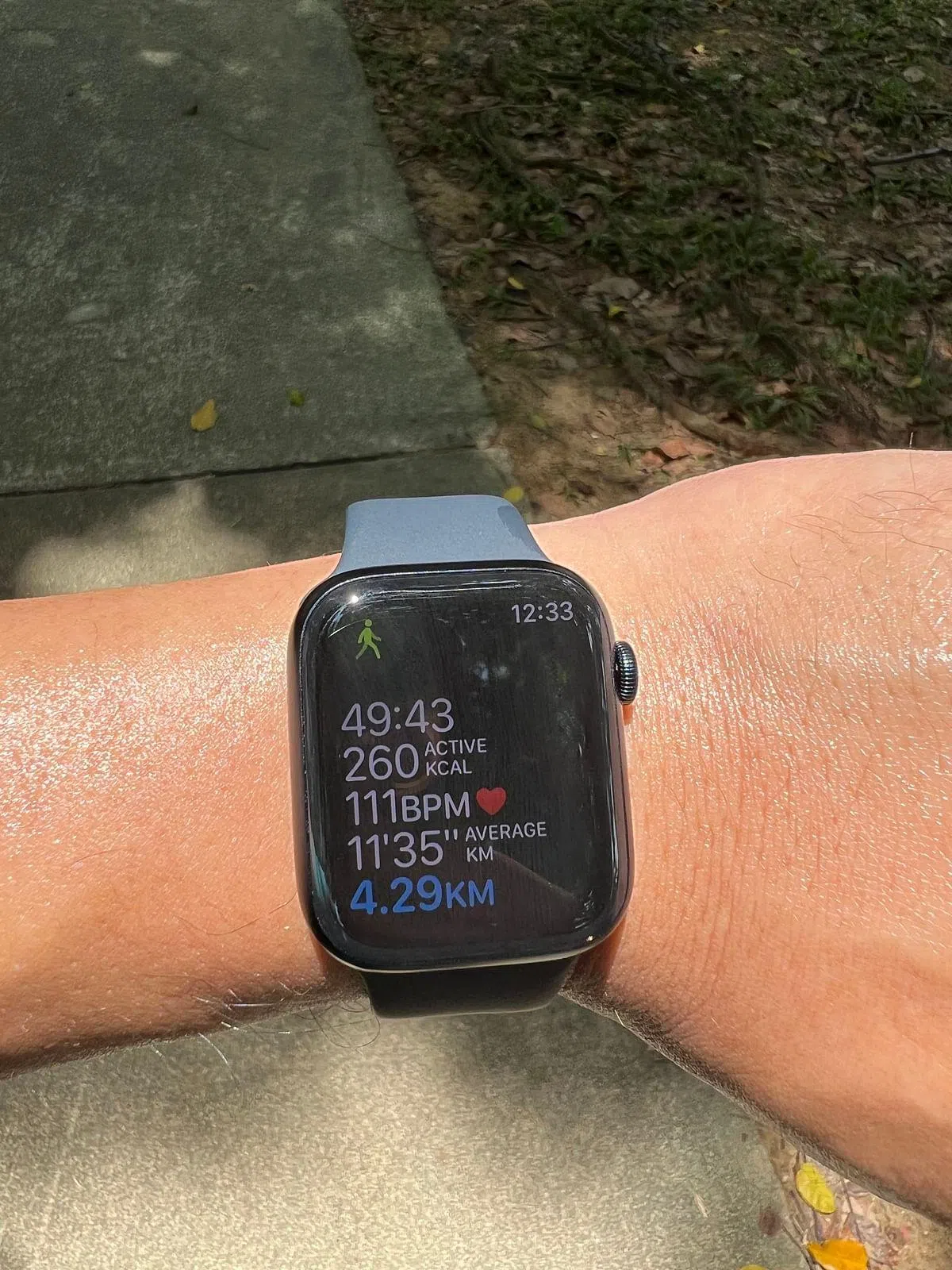 就算是在中午大太阳底下运动时，还是能看清楚屏幕内显示的信息。（杨全龙摄）