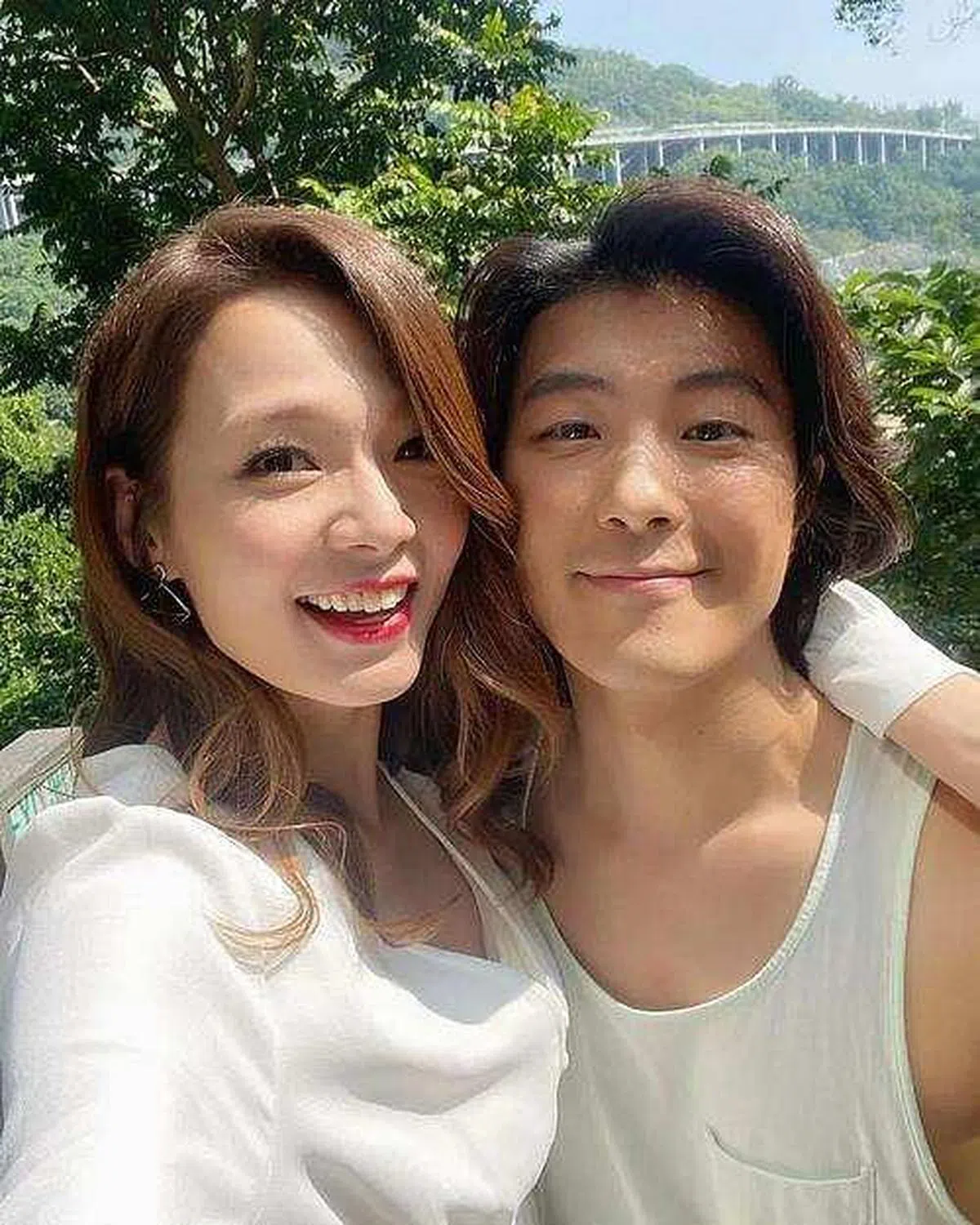 吕慧仪（左）和张景淳外形匹配。（互联网）