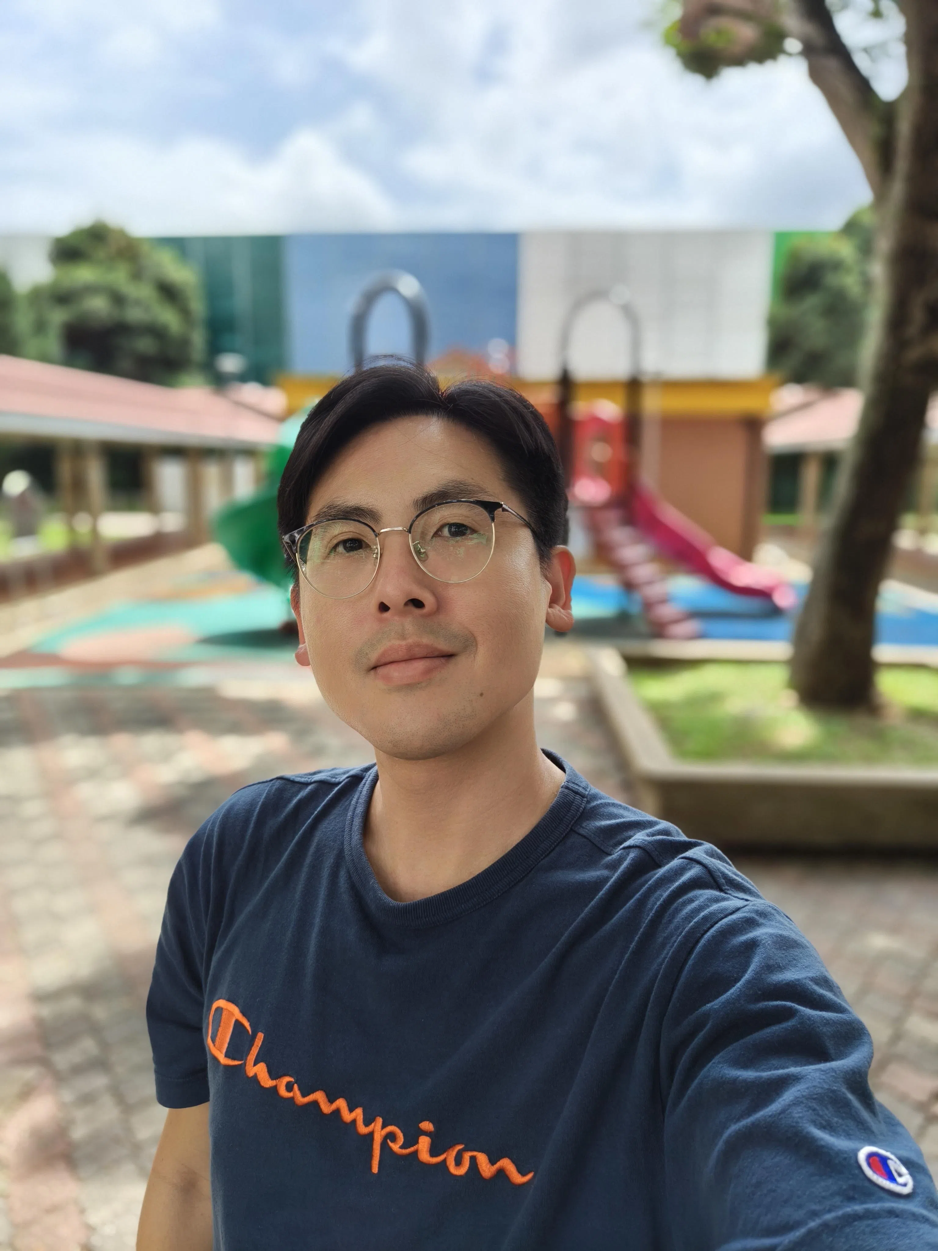 人像摄影模式下，Find N3 Flip的背景虚化处理得很好，使人物更加突出。（黄少伟摄）