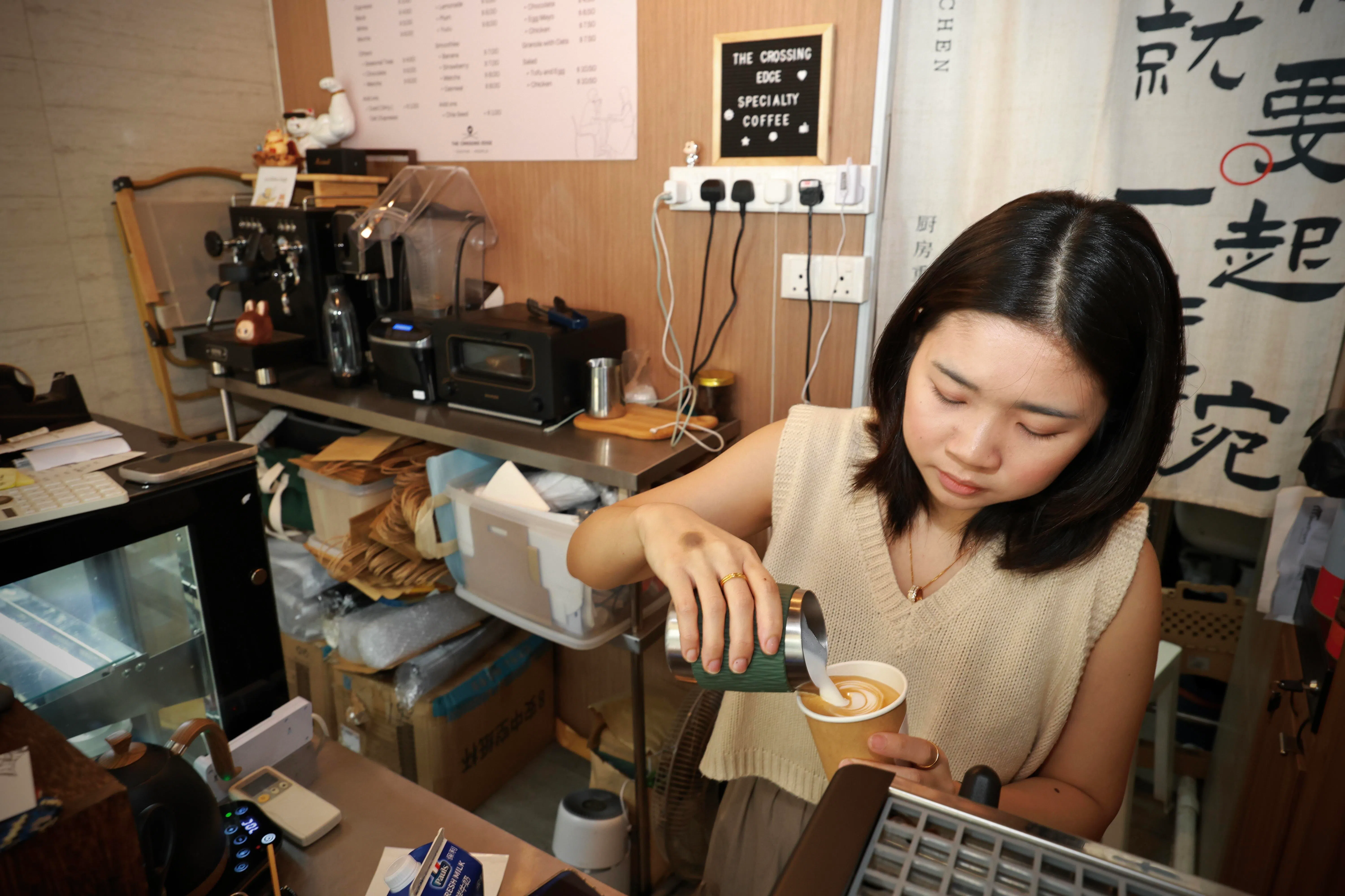 卢沛瑜开店前，不喝美式和南洋咖啡，自己做咖啡后，才爱上这种饮品的风味表达。（特约陈来福摄）