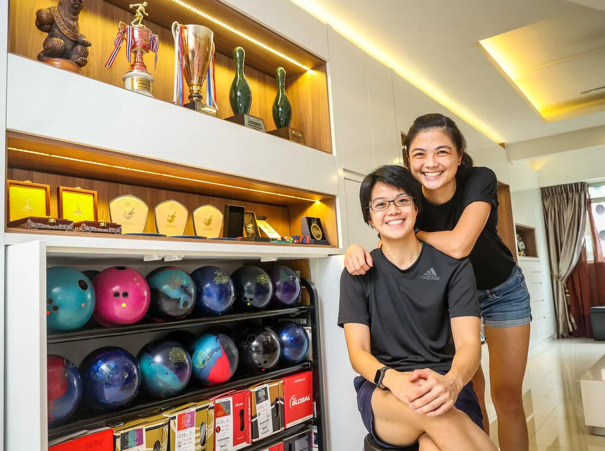 陈诗静（右）形容姐姐是“仙人掌”，外面虽然有很多刺，里面却是软的。（叶振忠摄）