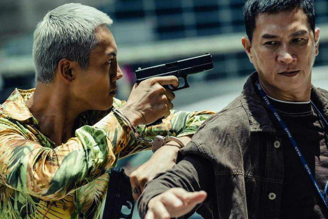 《爆裂点》中反目的陈伟霆（左）和张家辉（右）原是站在同一阵线的警察。（嘉华院线提供）