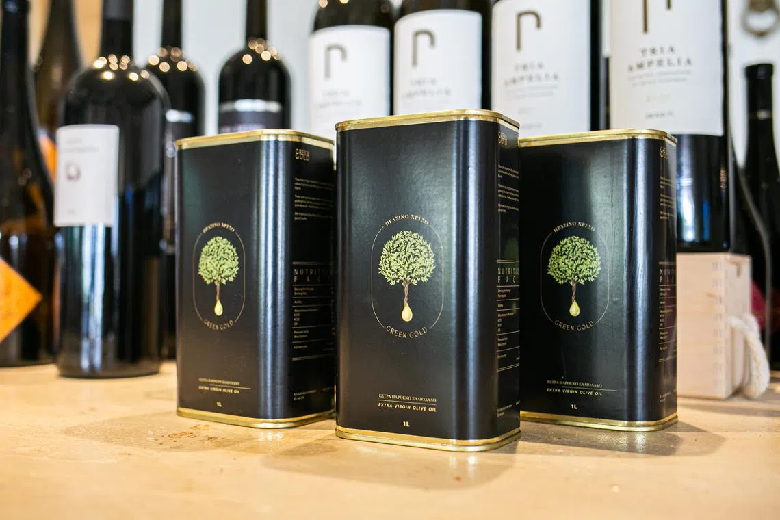 Blu Kouzina业主丹尼斯的家族在希腊有个世代相传的橄榄园，所生产的橄榄油分销到新加坡和美国。（餐馆提供）