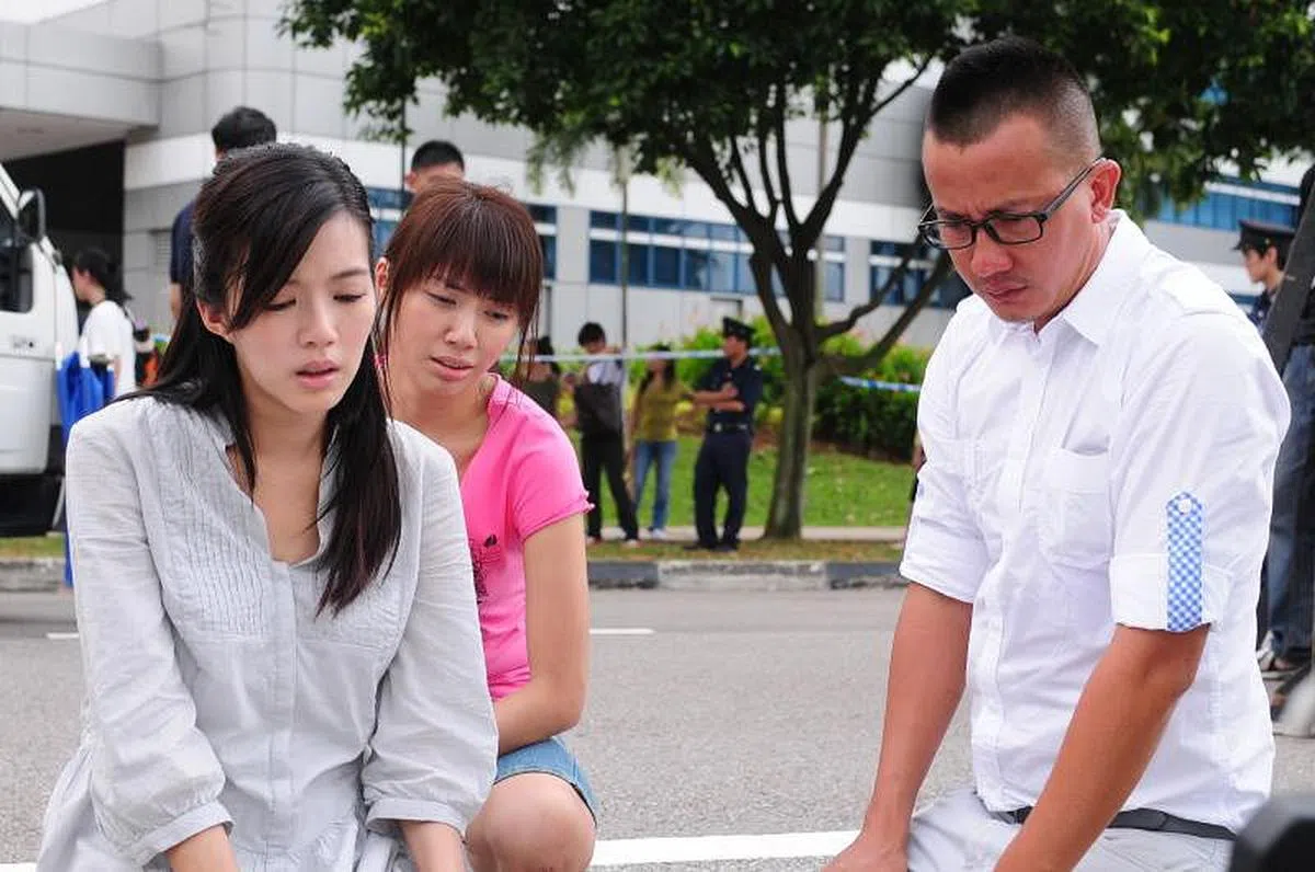 瑞恩（左）在2011年凭《我在你左右》首次获颁“最佳女主角”奖。（剧照）