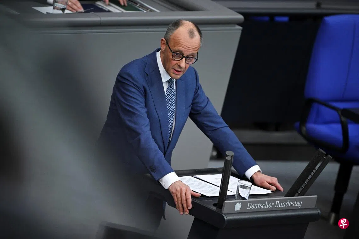 Image 15: 3月18日，德国总理默茨在德国联邦议院发表讲话。 （路透社）