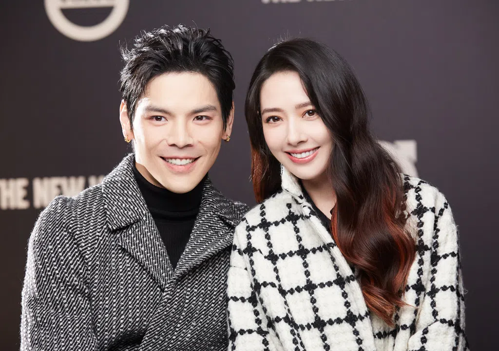 向佐（左）与郭碧婷的婚姻常年备受关注。（互联网）
