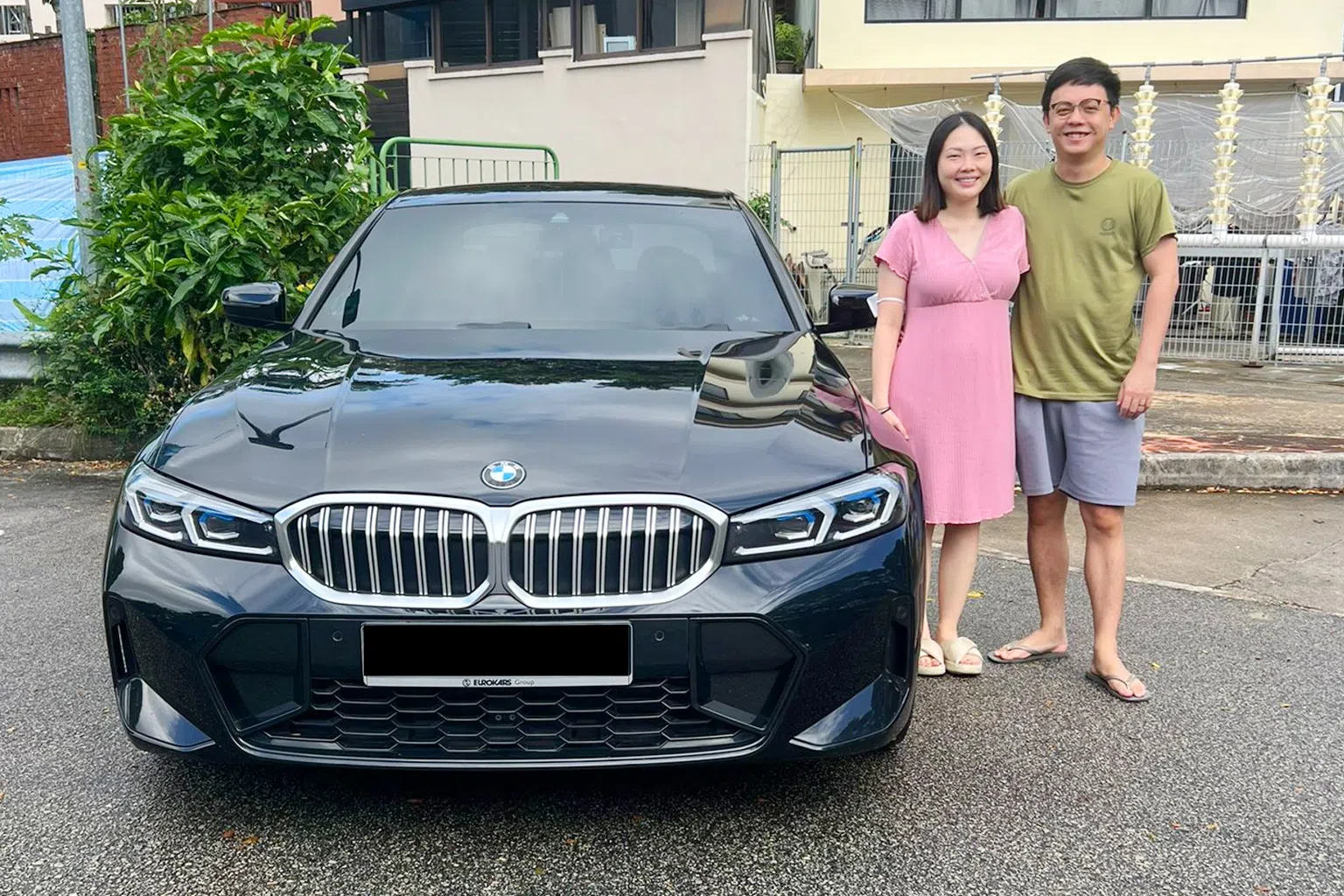 李易聪与未婚妻都享受宝马318i M Sport轿车所带来的驾驶和乘坐体验。（图/Eurokars Auto提供）