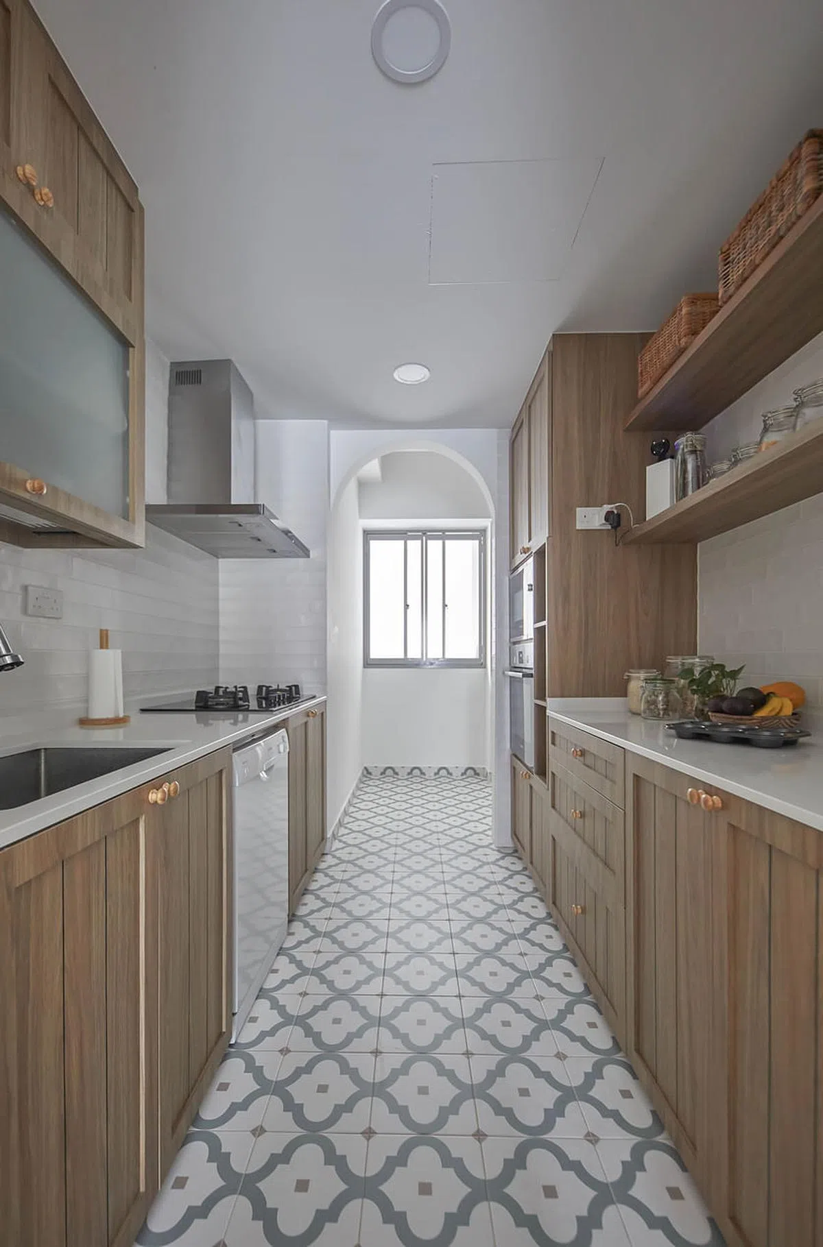 干厨房的瓷砖相当复古。