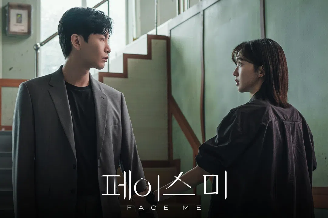 车正宇（李民基饰，左）和李敏亨（韩智贤饰）合作破案。（取自KBS Drama脸书）