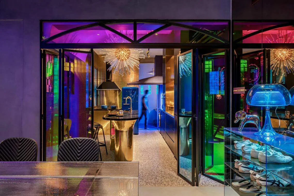 看起来像夜间俱乐部的房子，用了50万元装修。（Aaron Pong提供）