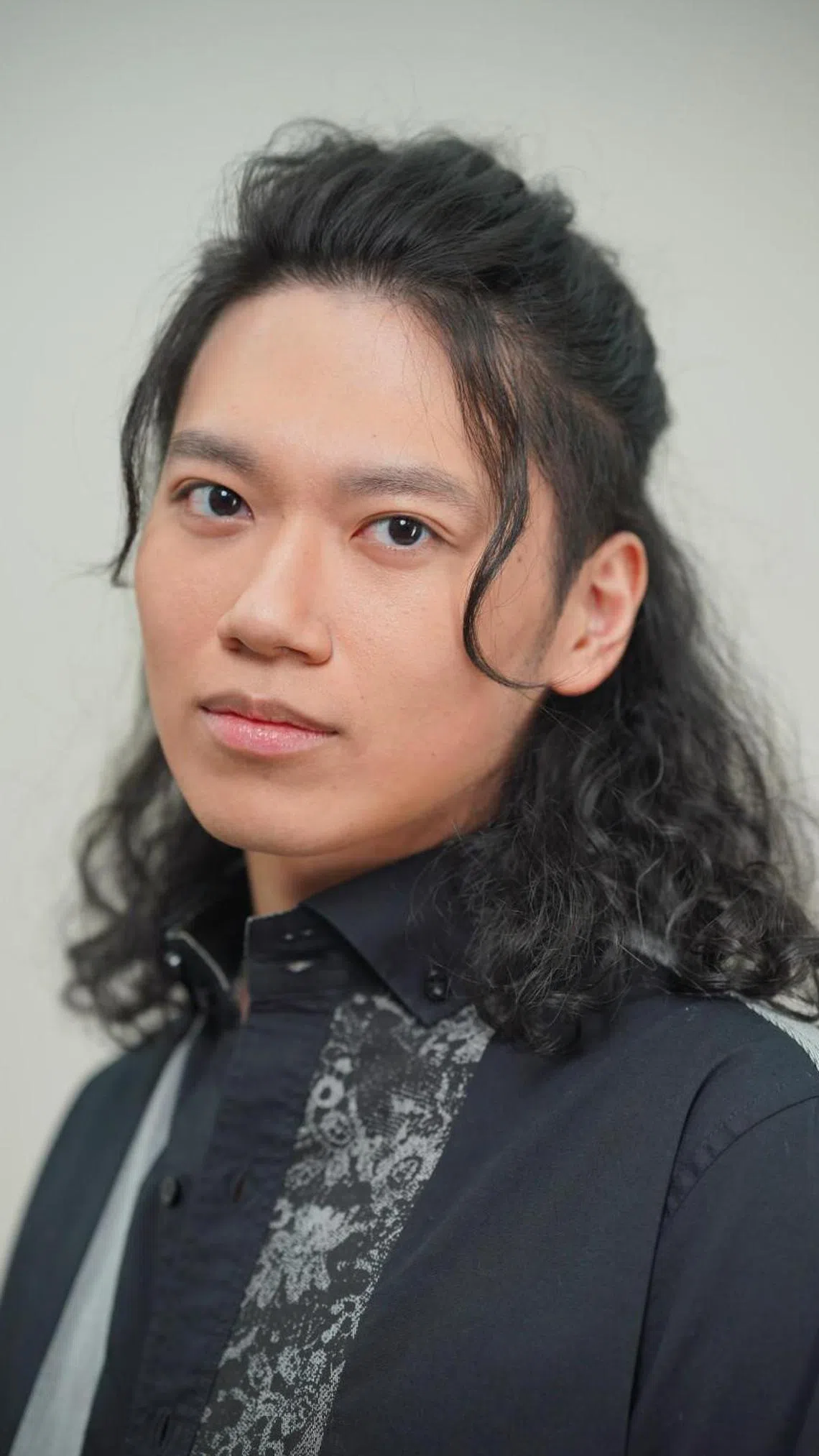 施孝荣赞大儿子施少庸音乐天分高。（施孝荣提供）