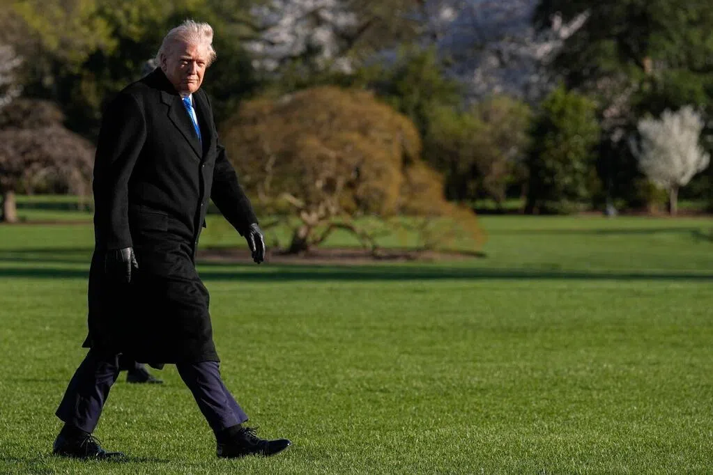 《纽约时报》引述两名了解外交情况的美国官员说，美国已通过巴基斯坦向伊朗送交一份15点和平提案。