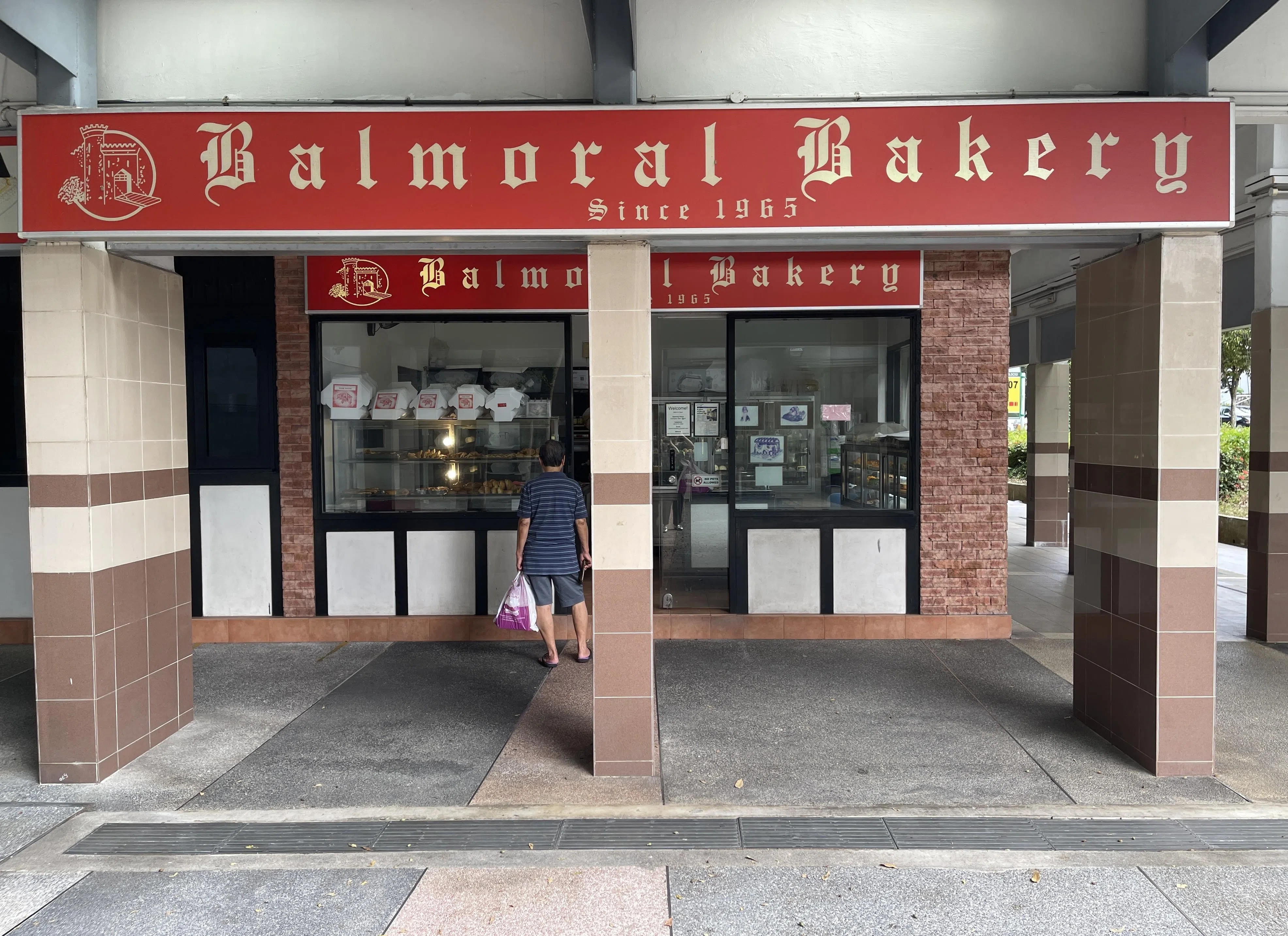 Balmoral Bakery售卖多款怀旧蛋糕与糕点。（黄靖晶摄）