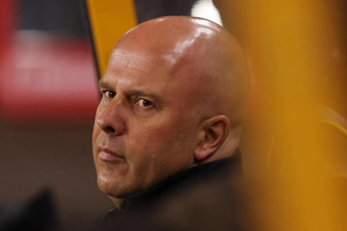 身为英超卫冕冠军的利物浦，现在联赛只排名第六，还得为下赛季的欧冠席位而战，这让主帅斯洛特（图）面临巨大压力。（路透社）