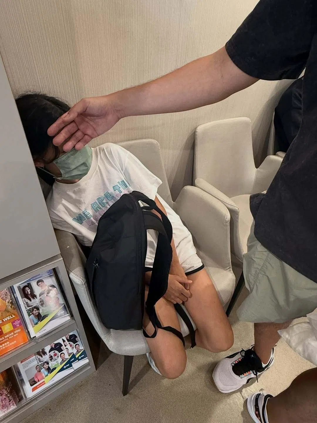立威廉上传患病爱女等待看病的照片，让网民看了感到心疼。（取自立威廉IG）