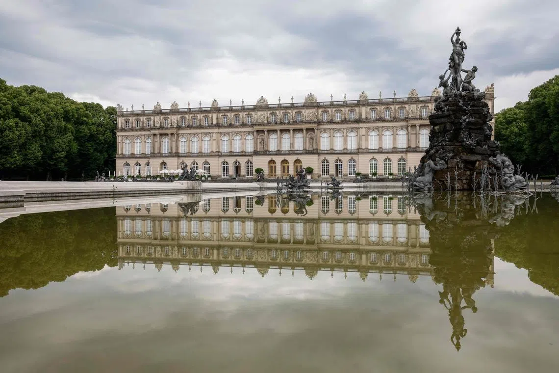 赫伦基姆湖宫被誉为巴伐利亚的小凡尔赛宫，是路德维希二世向自己崇拜的法王路易十四世致敬而建。（法新社）