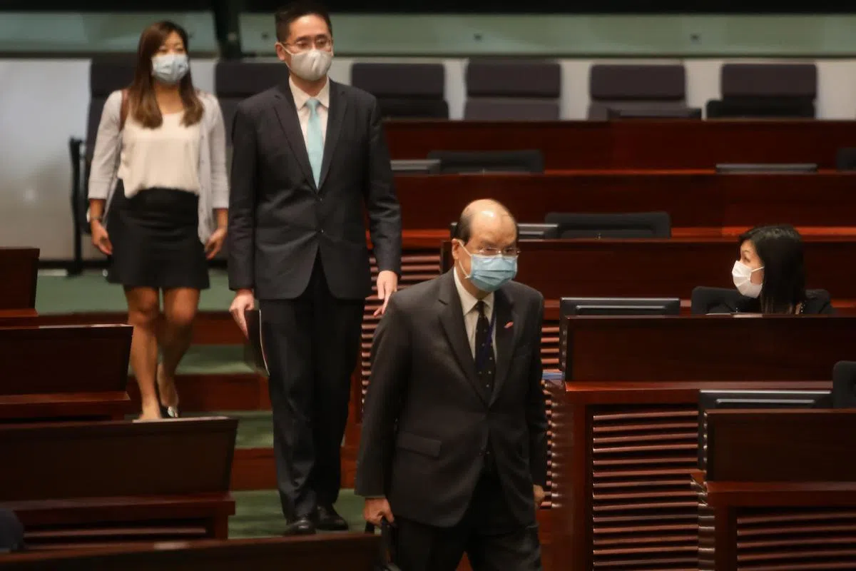 现年70岁、人称“好好先生”的张建宗卸任，这是今年6月9日张建宗出席立法会会议时留影。（香港中通社） 