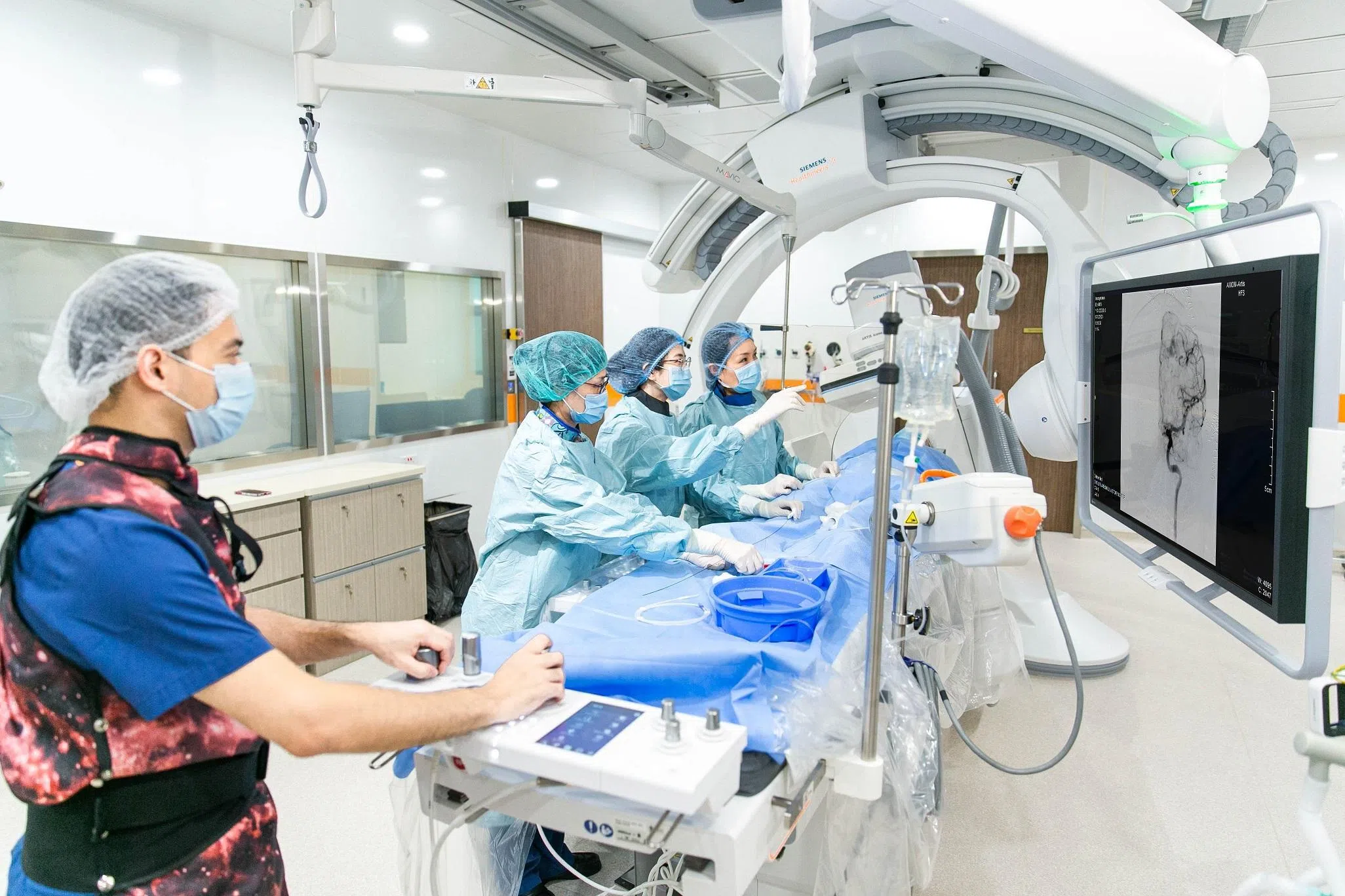 动脉內血栓移除手术（EVT）是一种微创手术，通常用于大脑供血血管阻塞的中风情况。（国立脑神经医学院提供）