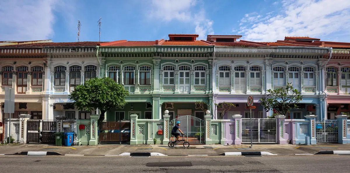 颜色绚丽的土生华人房子让如切成为游客热衷的打卡点，记得别错过一角的迷你咖啡店！（摄影 / 叶振忠）