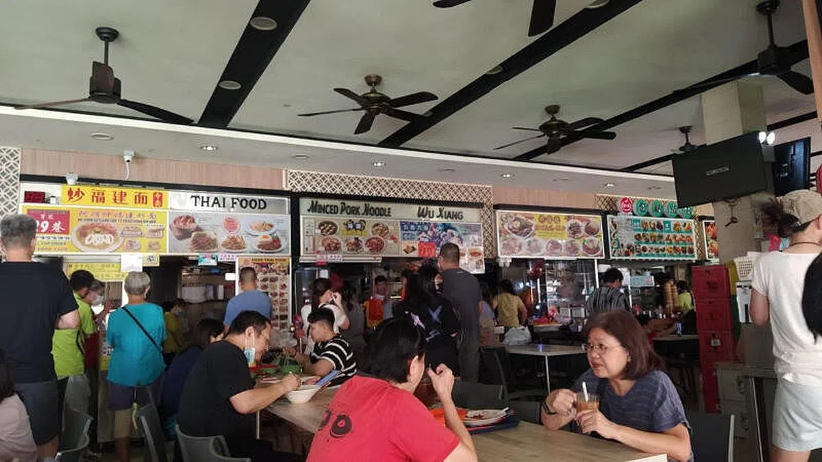 咖啡店停电后，厨房里头一片漆黑。（读者提供）