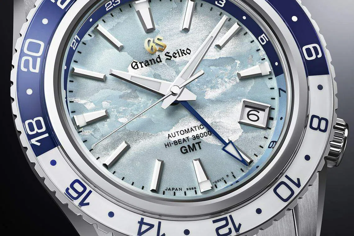 SBGJ275蓝色表盘描绘黎明时分的云海，灵感来自于岩手山被云层覆盖时的天空。（品牌提供）