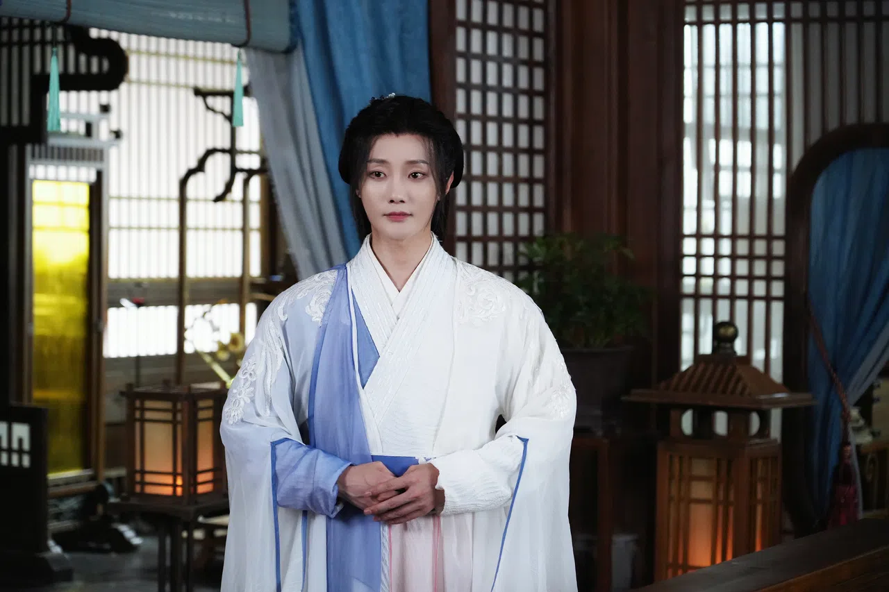 刘也饰演的南辰筱表面是泼辣凶悍的将门虎女，实则为战功赫赫的男儿身。（取自刘也工作室微博）