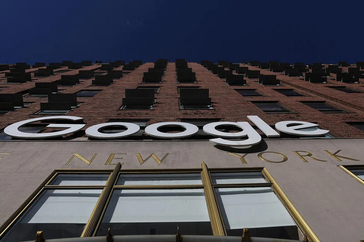 根据Alphabet之前发布的招聘广告，谷歌副总裁的基本年薪甚至是可以超过55万美元的。（路透社）