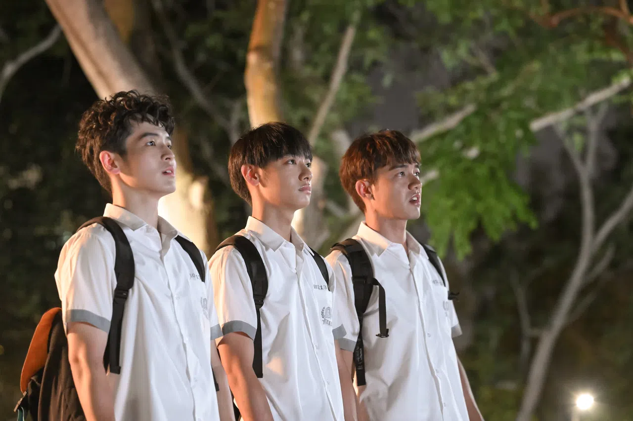 赵崇喆（右）在《夜半11点学校见》中，有机会和台湾演员合作。（新传媒提供）