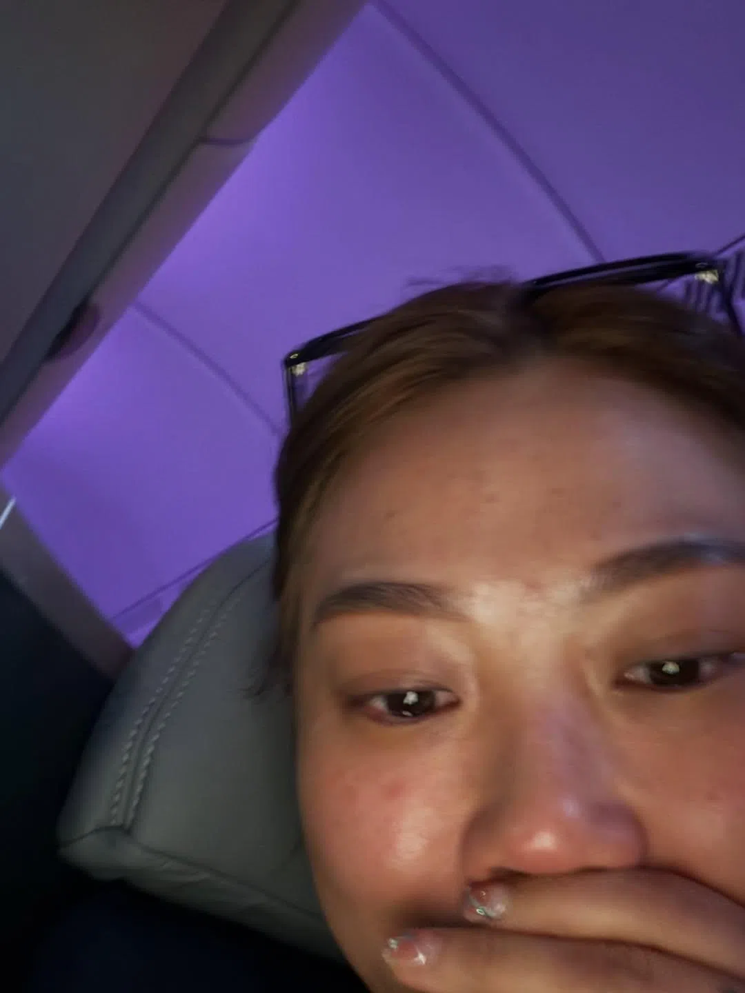 大颖在社媒上仿佛是粉丝的老朋友，经常分享自己最真实的情绪。图为她收到粉丝的一封信后泛泪的自拍照。（取自大颖IG）