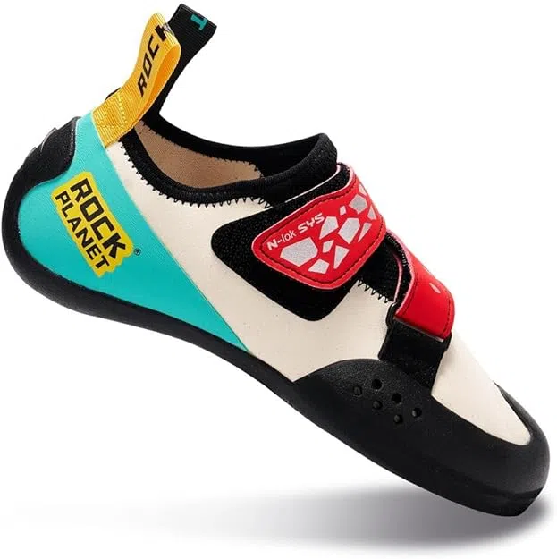 轻量防滑攀岩鞋采用色彩拼接设计，体现动感。（互联网）