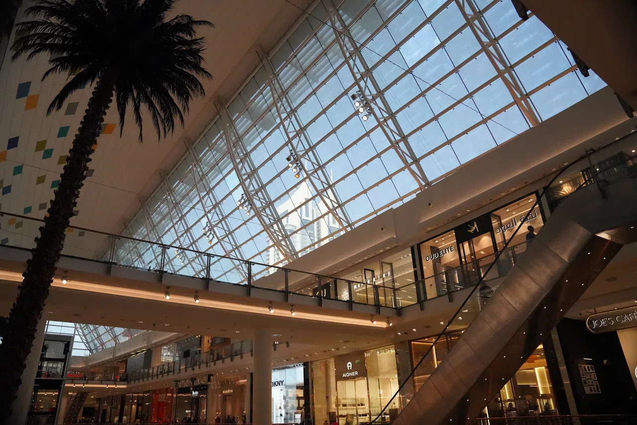 巴林最大购物中心Bahrain City Center奢华贵气。（林典民摄）