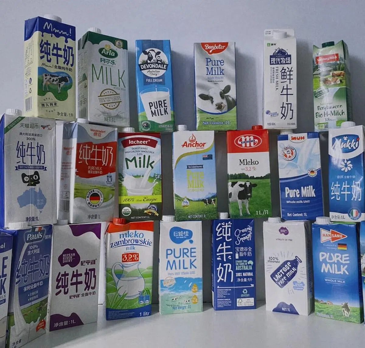 中国乳制品行业自2014年后进入高速发展期。图为各种品牌的牛奶。（互联网）