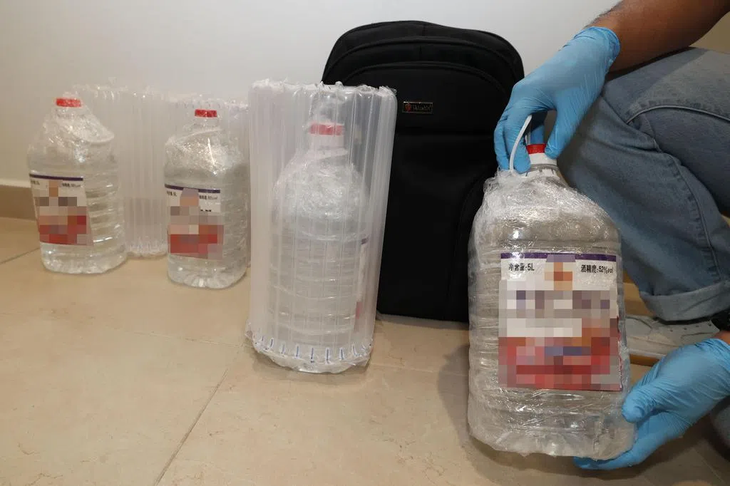 涉虚报汽水走私酒逃税 一家四口被关税局调查