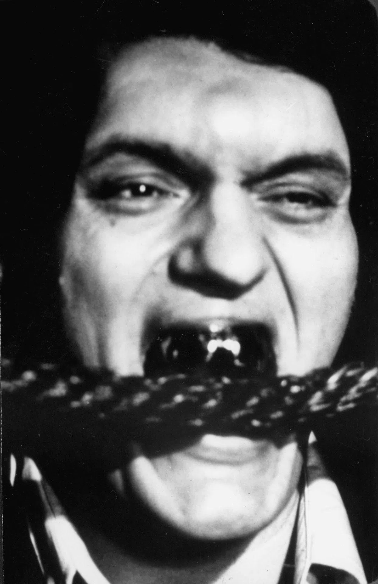 已故影星Richard Kiel曾在007电影中扮演反派，满嘴金属牙齿的造型最具标志性。（档案照）