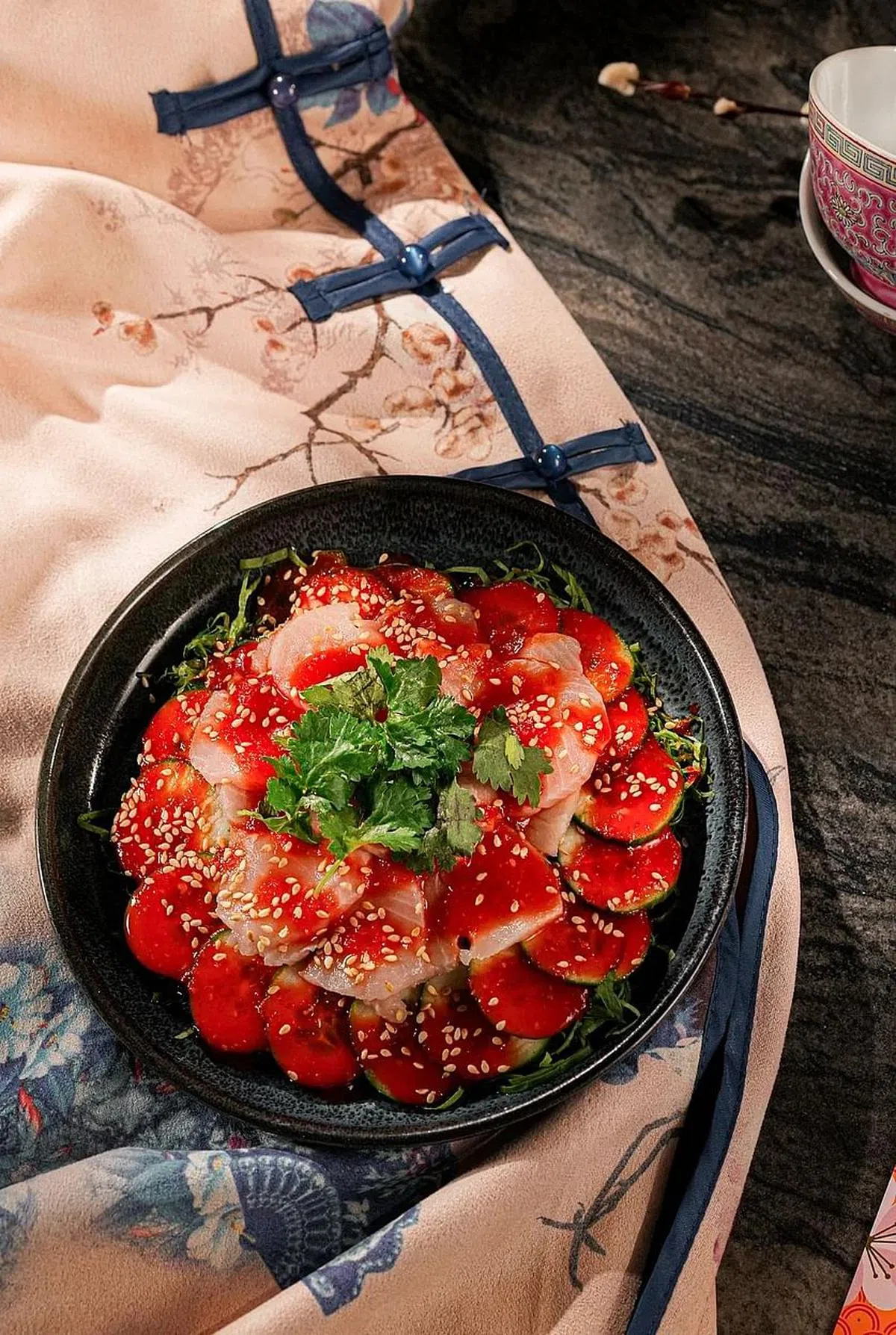 Rempapa餐馆的潮式鱼生“Hu Say”沿用祖辈的食谱改良制作。（餐馆提供）