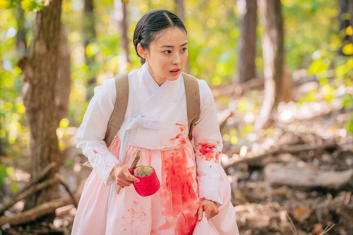 全少妮剧中被指是灭门案杀人犯，想尽方法为自己洗冤。（Prime Video提供）