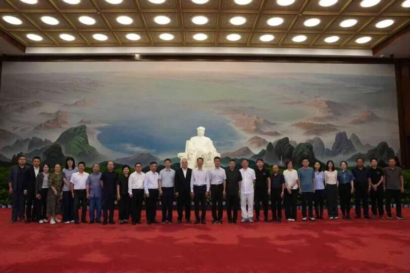 毛泽东逝世50周年 纪念堂巨幅壁画《祖国大地》更新