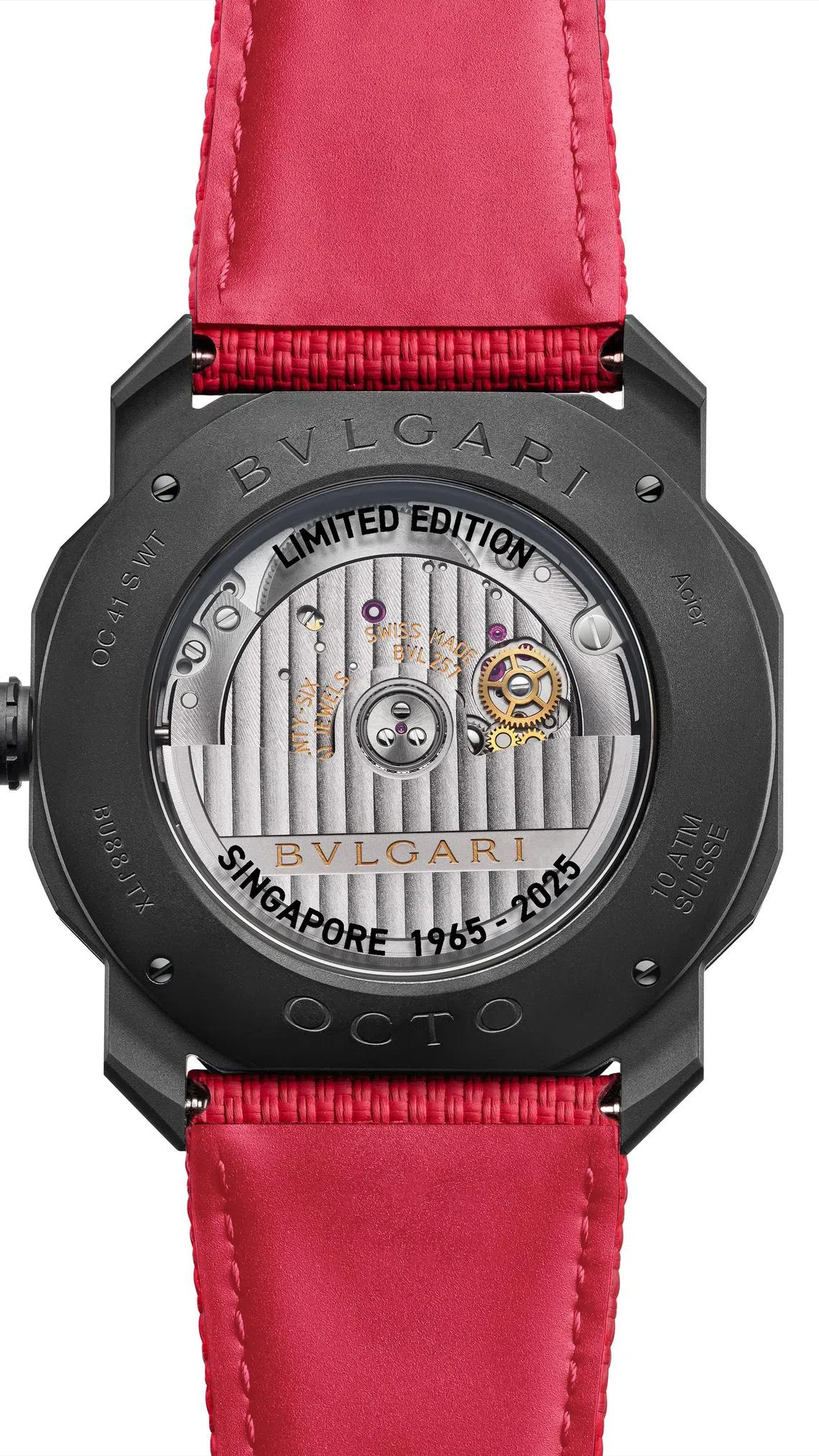 Octo Roma Worldtimer SG60纪念腕表，搭载BVL 257自动机芯，可同步显示24个时区的时间变化。（宝格丽提供）