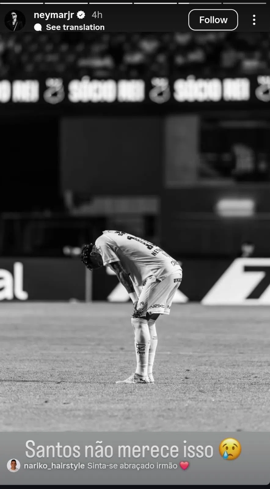 内马尔在社交媒体上晒出自己赛后失落的黑白照片，并配文“桑托斯不该遭受这样的失利”，以表达自己的失望之情。（内马尔Instagram）