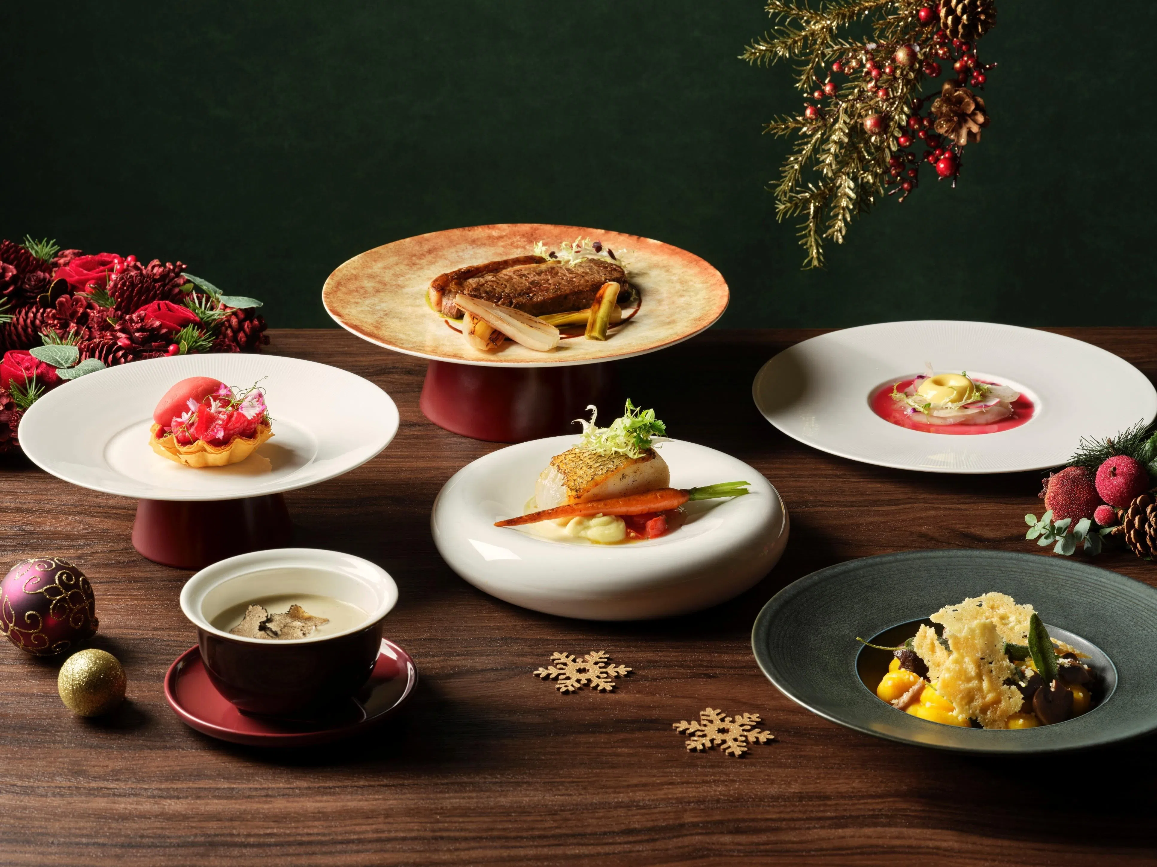 La Brasserie的节庆晚间套餐，呈现丰盛年末滋味。（酒店提供）