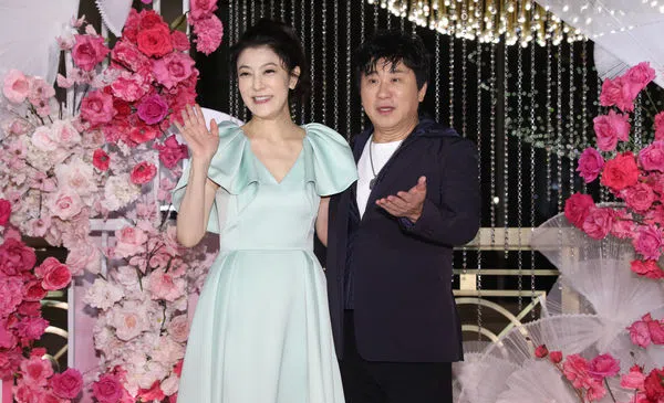 胡瓜日前与丁柔安一起参加徐乃麟儿子婚礼。（互联网）
