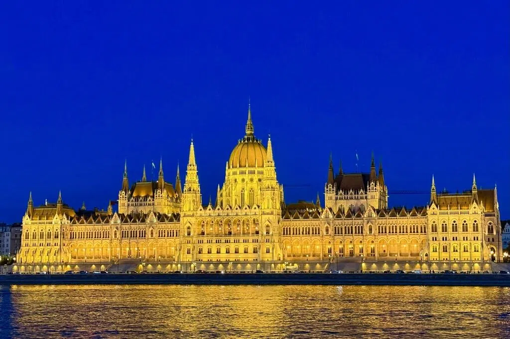 光影流淌多瑙河 布达佩斯双城记