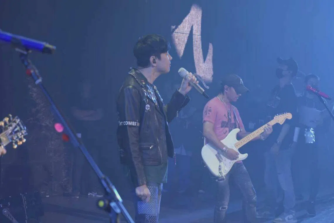JJ与动力火车为演唱会彩排。（取自艺人社媒）