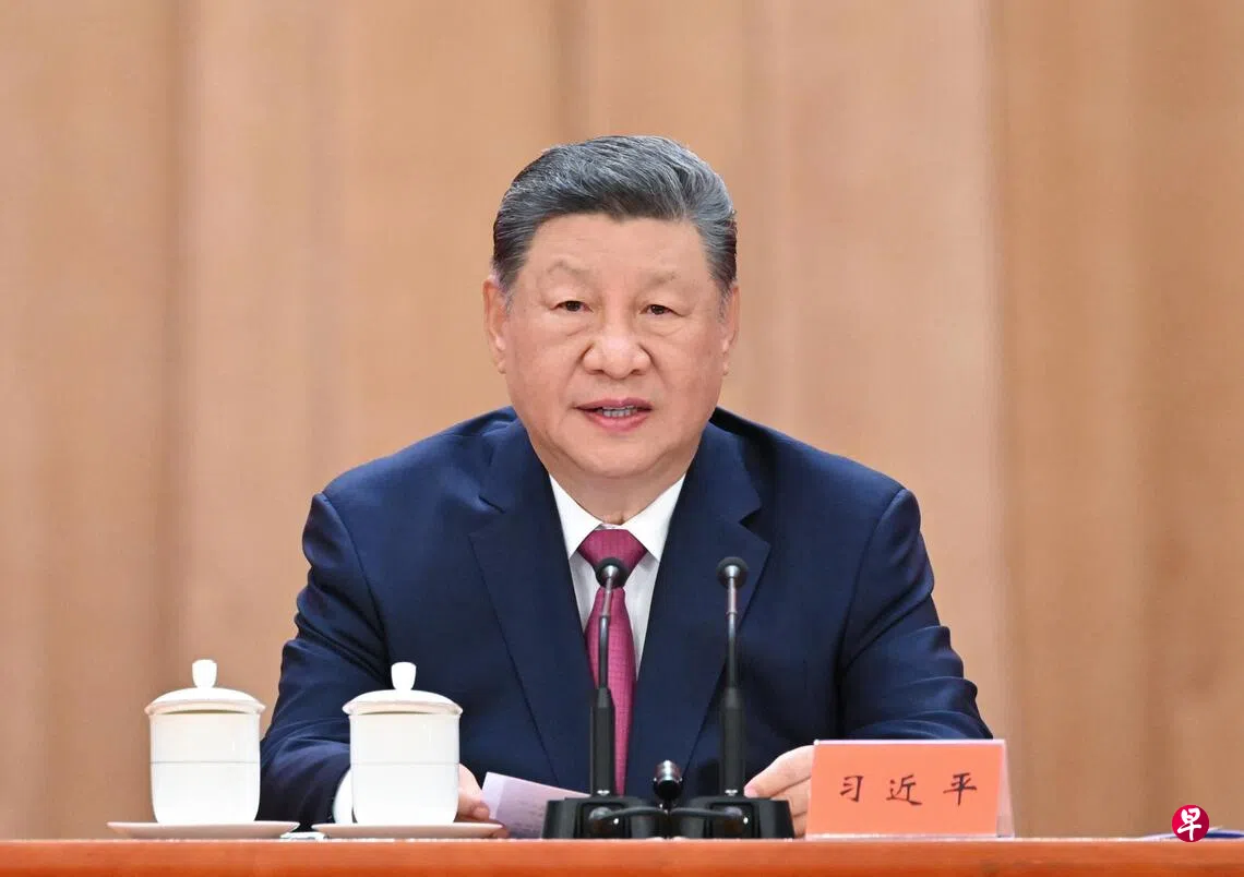 中共总书记习近平星期一（8月17日）在纪念江泽民诞辰100周年大会上说，“中华民族将在完成祖国统一基础上实现伟大复兴”。中国大陆官媒《环球时报》随后发文称，这句表述分量极重，台湾社会最该读懂。 （新华社）